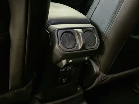 Used 2022 Jeep Wrangler Unlimited Sahara w/ Cold Weather Group AWD/4WD image 28