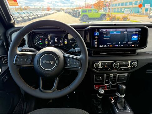 Used 2024 Jeep Wrangler Willys image 14