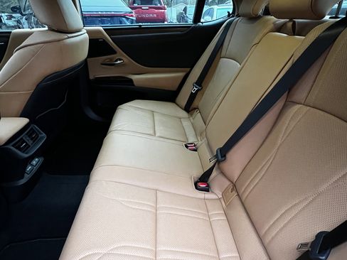 Certified 2024 Lexus ES 300h Ultra Luxury image 32