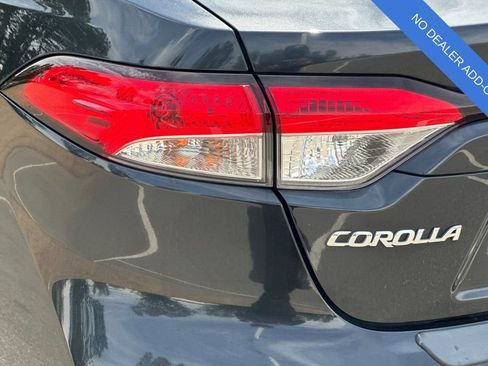 Used 2021 Toyota Corolla LE FWD image 29