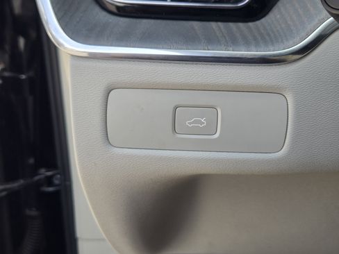 Used 2023 Volvo XC90 B6 Plus w/ Protection Package Premier image 31