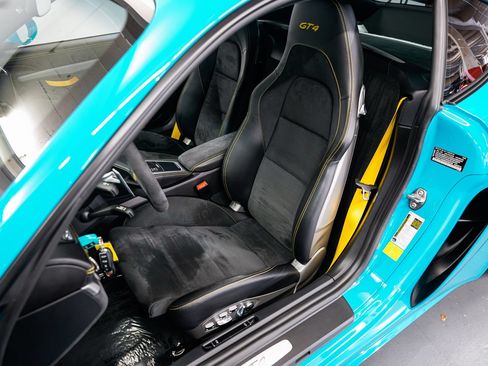 Used 2021 Porsche 718 Cayman GT4 RWD image 18