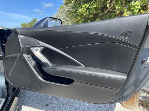 Used 2019 Chevrolet Corvette Stingray Coupe w/ 1LT RWD image 28