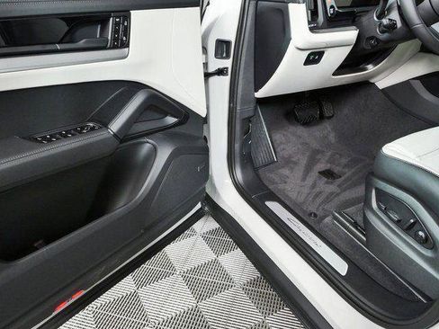 New 2026 Porsche Cayenne Coupe AWD/4WD image 8