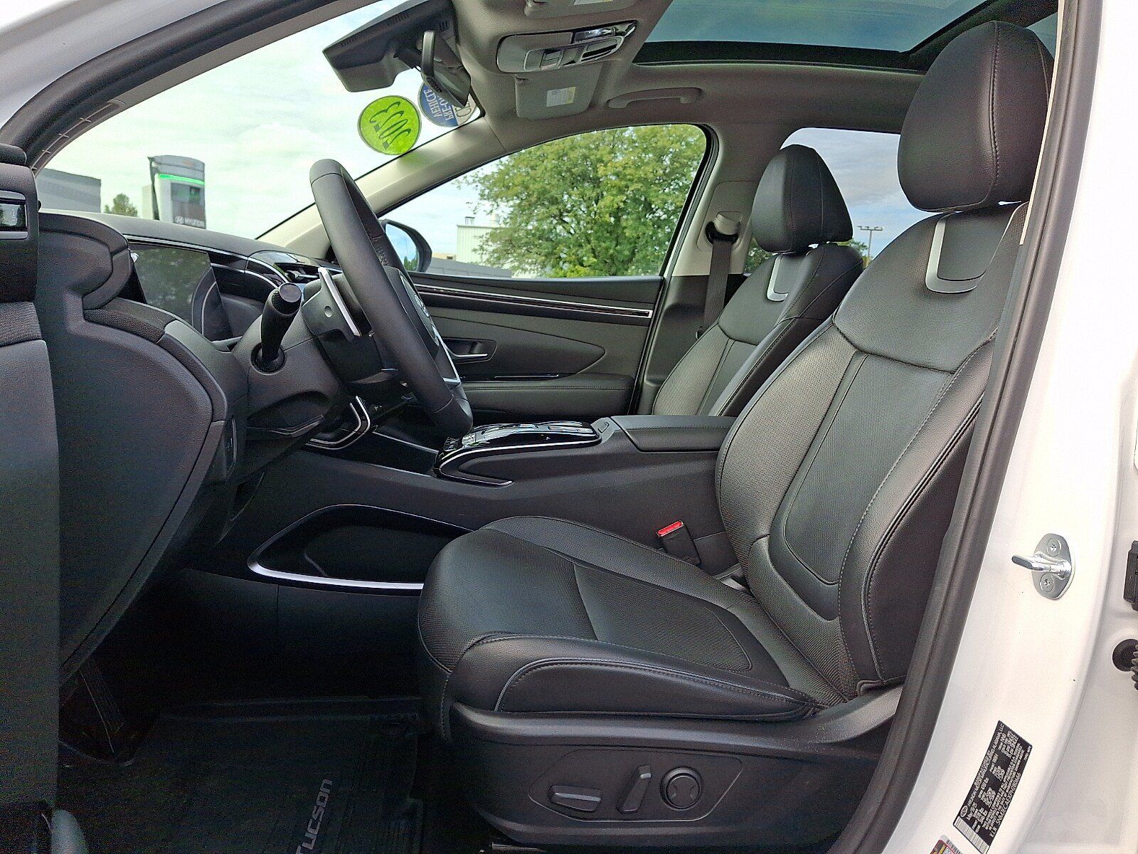 Certified 2023 Hyundai Tucson Limited AWD/4WD image 14