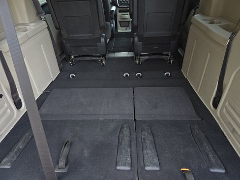 Used 2017 Dodge Grand Caravan SE w/ Power Window Group image 12