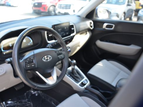 Used 2024 Hyundai Venue SEL image 15