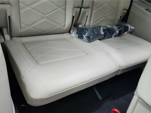 Used 2025 Volkswagen Atlas SE image 29