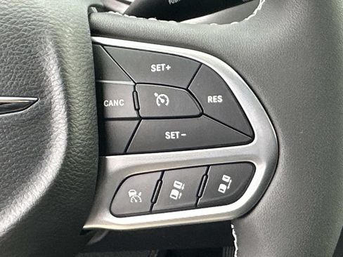 New 2026 Chrysler Pacifica Select FWD image 26
