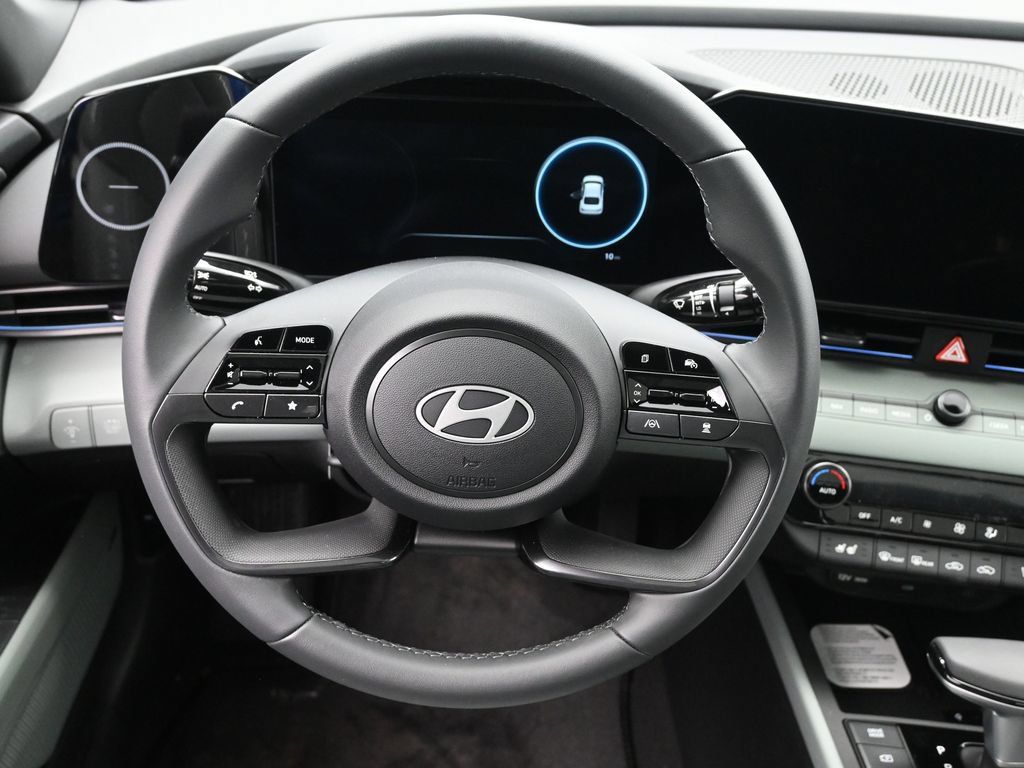 Used 2026 Hyundai Elantra Limited w/ Cargo Package FWD image 21