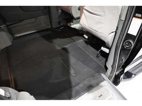 Used 2018 Toyota Sienna LE FWD image 19