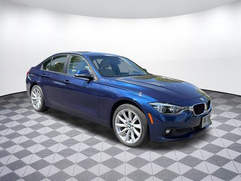 Used 2018 BMW 320i xDrive Sedan w/ Sport Package AWD/4WD image 7