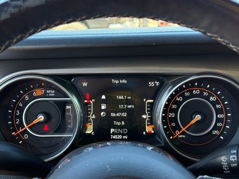 Used 2018 Jeep Wrangler Unlimited Sahara w/ Cold Weather Group image 17