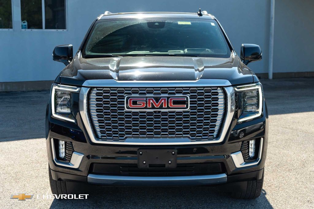 Used 2024 GMC Yukon XL Denali w/ Denali Reserve Package RWD image 2
