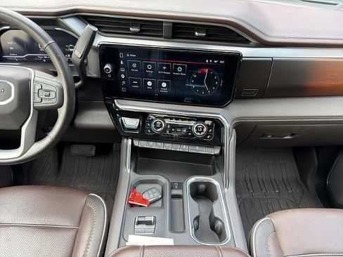 Used 2024 GMC Sierra 2500 Denali w/ Denali Reserve Package AWD/4WD image 23