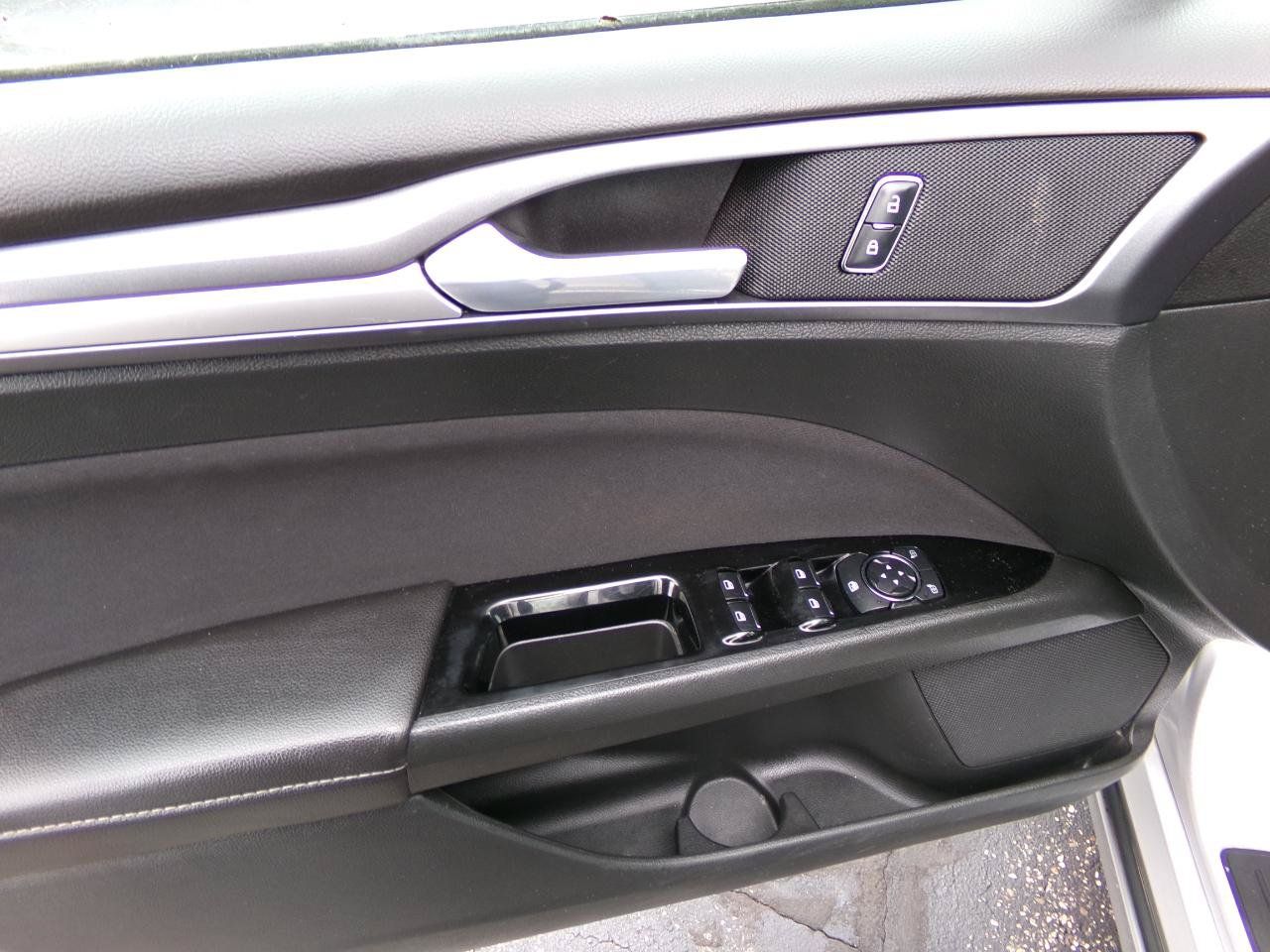 Used 2014 Ford Fusion SE FWD image 13