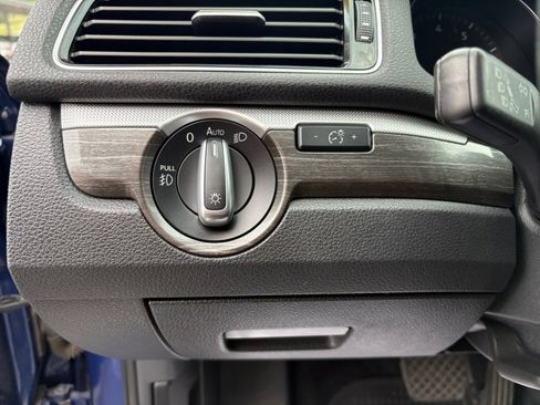 Used 2016 Volkswagen Passat 1.8T SE FWD image 24