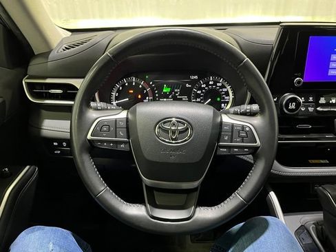 Certified 2024 Toyota Highlander XLE AWD/4WD image 20