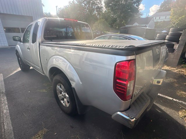 Used 2011 Nissan Frontier SV w/ SV Premium Utility Pkg AWD/4WD image 4