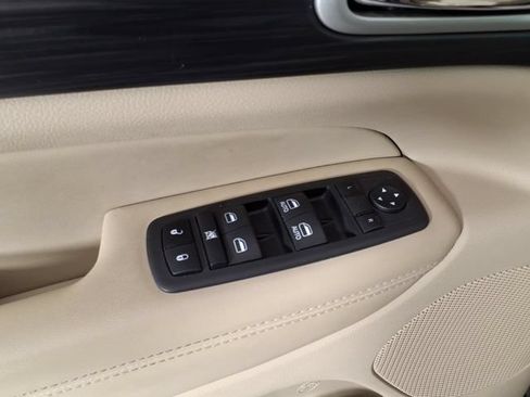 Used 2022 Jeep Grand Cherokee Laredo E AWD/4WD image 14