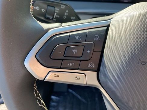 New 2025 Volkswagen Tiguan SE w/ Panoramic Sunroof Package image 29