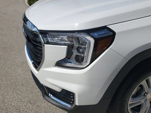 Used 2023 GMC Terrain SLE w/ Driver Convenience Package FWD image 10