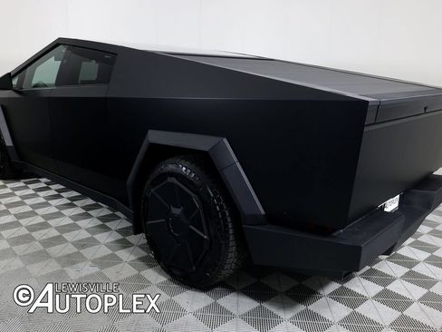 Used 2024 Tesla Cybertruck AWD Crew Cab image 9