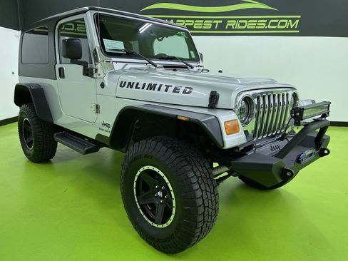Used 2005 Jeep Wrangler Unlimited image 2