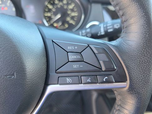 Used 2018 Nissan Rogue SV image 24