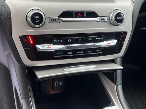 Certified 2023 Ford Explorer XLT AWD/4WD image 12