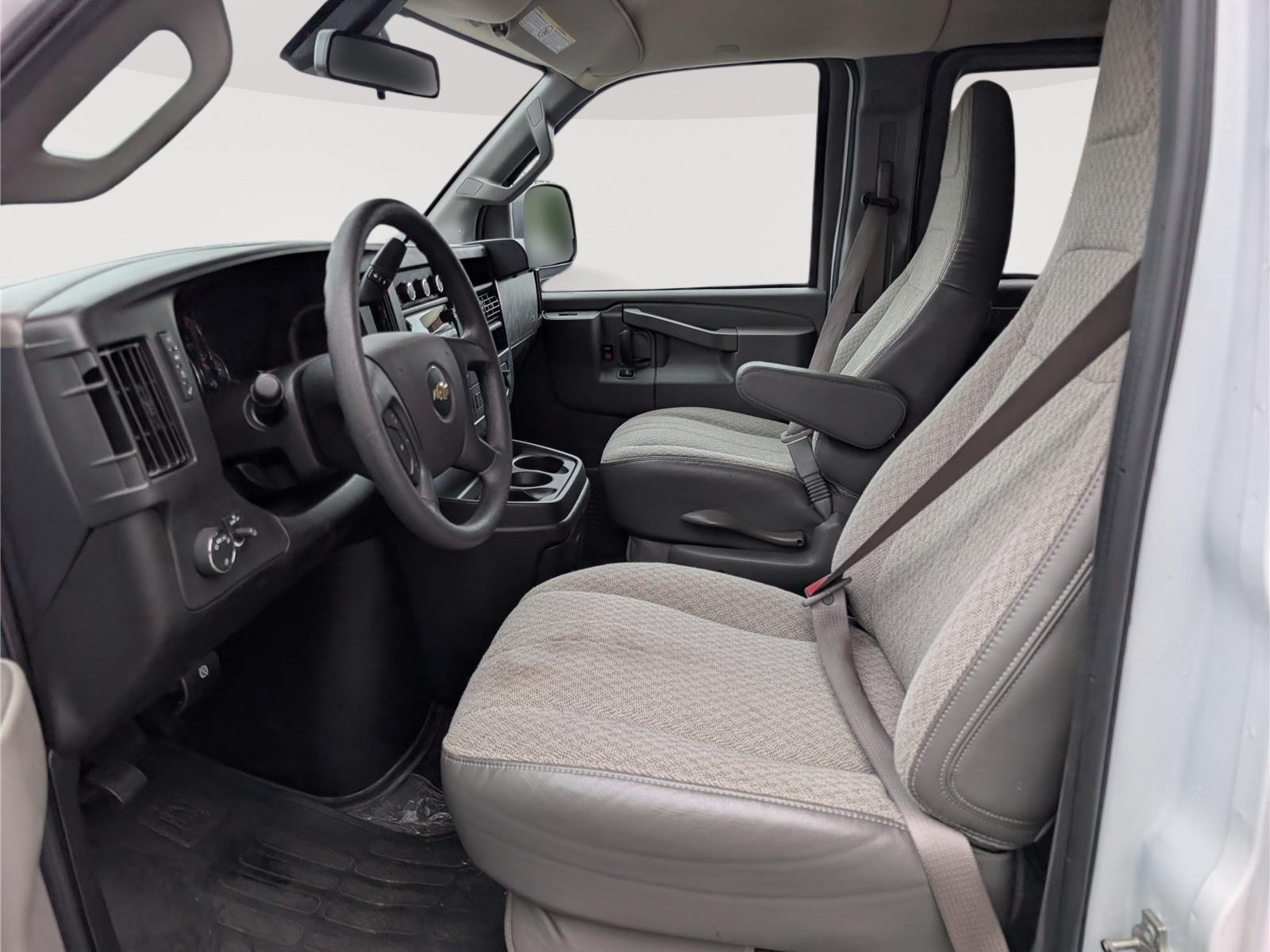Used 2025 Chevrolet Express 3500 LT w/ LT Preferred Equipment Group RWD image 16
