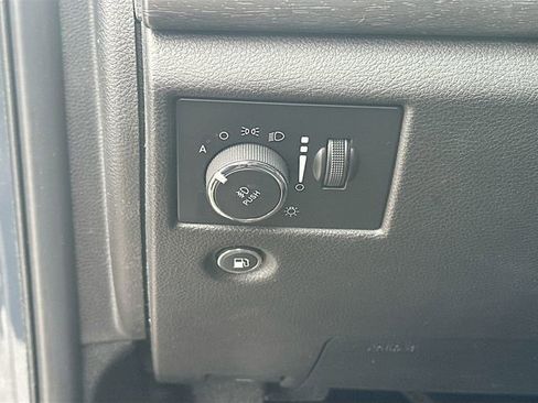 Used 2018 Jeep Grand Cherokee Altitude AWD/4WD image 11