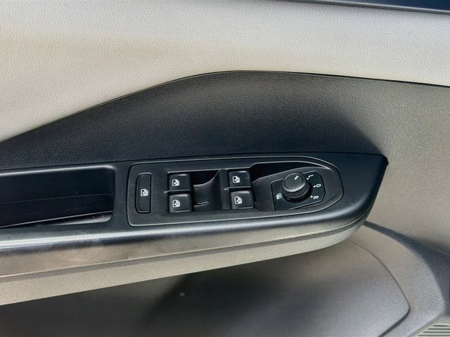 Used 2023 Volkswagen Taos SE FWD image 17