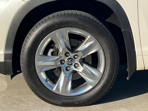Used 2019 Toyota Highlander Limited image 29