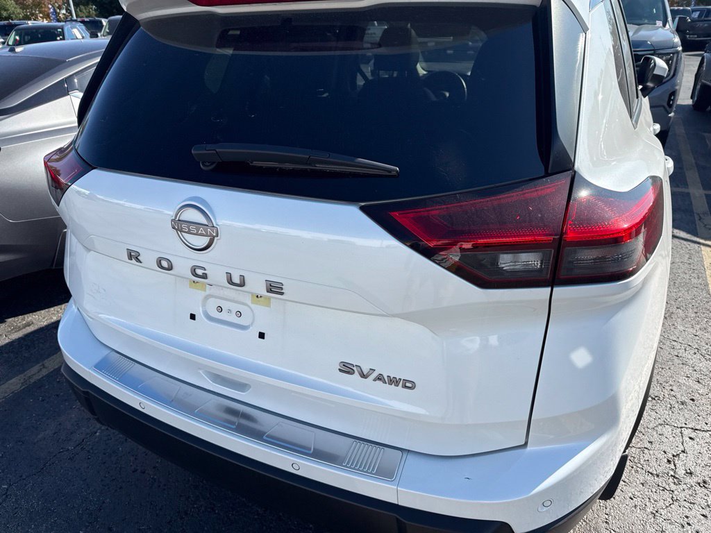 Used 2024 Nissan Rogue SV w/ SV Premium Package AWD/4WD image 6
