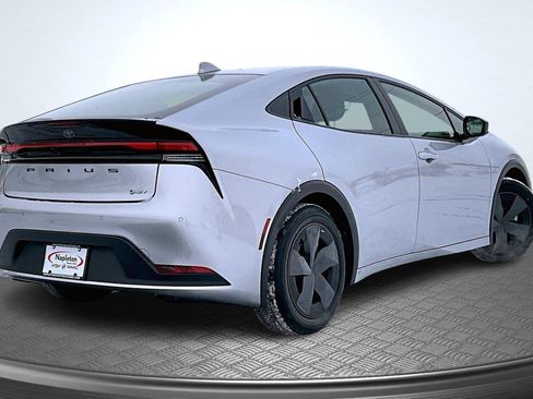 Used 2025 Toyota Prius LE image 2