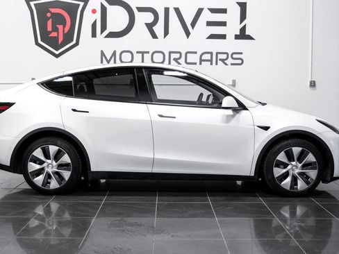 Used 2022 Tesla Model Y Long Range AWD/4WD image 8