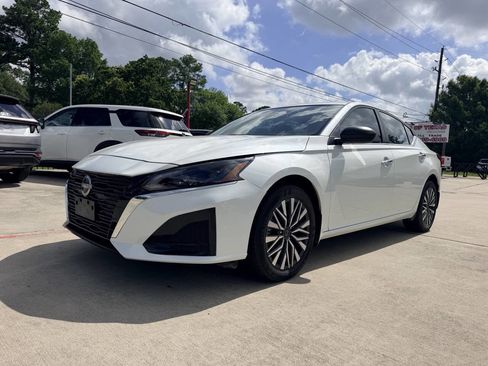 Used 2024 Nissan Altima 2.5 SV AWD/4WD image 22