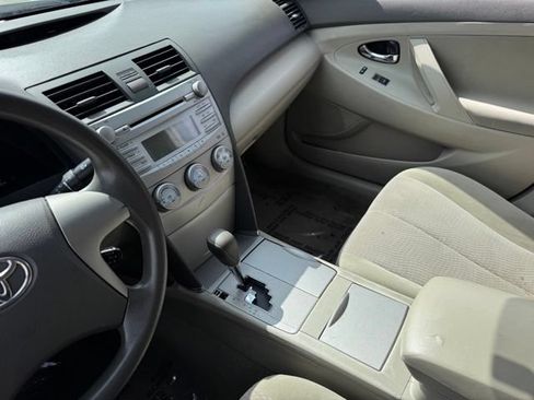 Used 2010 Toyota Camry LE FWD image 13