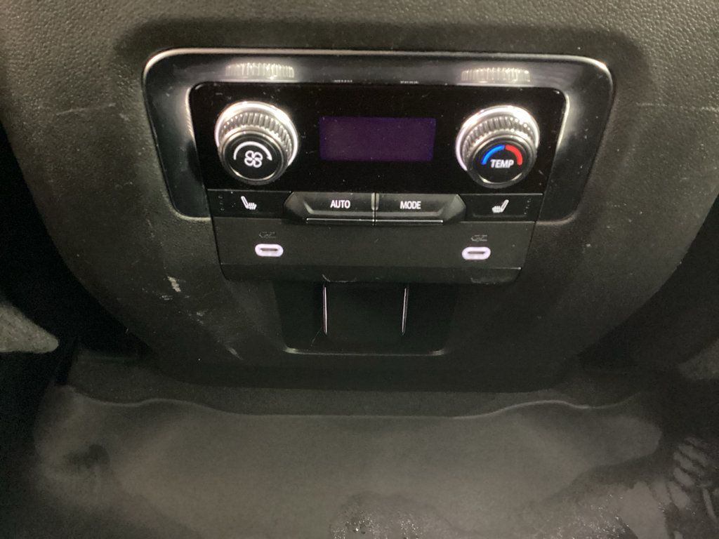 Used 2022 GMC Yukon XL Denali AWD/4WD image 22