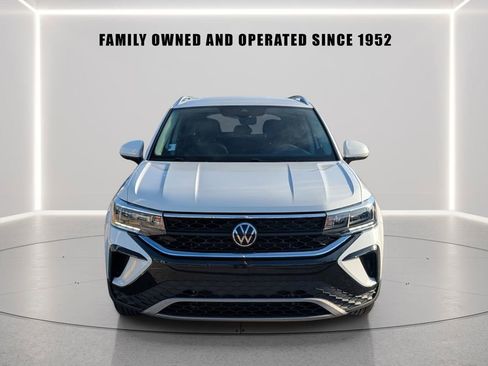 Certified 2023 Volkswagen Taos SE w/ Black Wheel Package FWD image 6