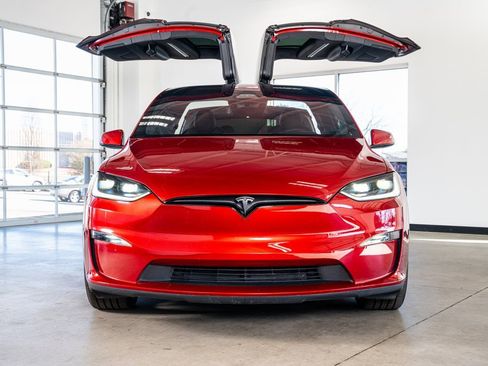 Used 2024 Tesla Model X Plaid image 3