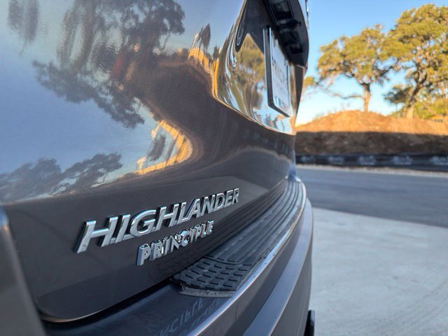 Used 2019 Toyota Highlander Plus FWD image 12