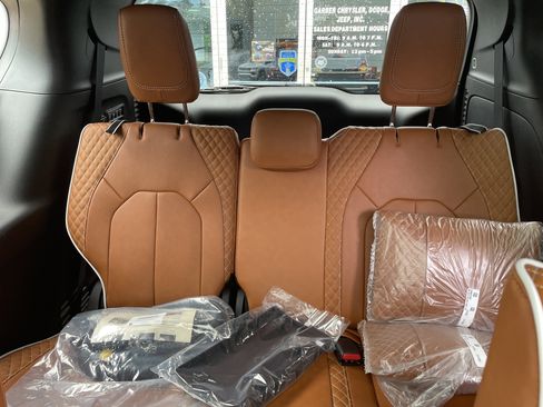 New 2026 Chrysler Pacifica Pinnacle image 36