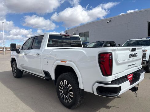 Used 2025 GMC Sierra 2500 Denali Ultimate image 3