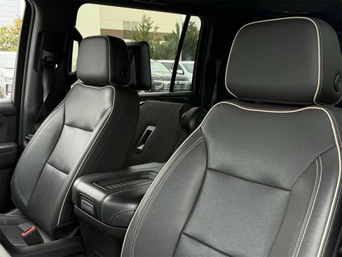 Used 2022 GMC Yukon XL SLT w/ SLT Premium Package image 23