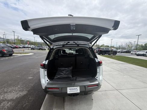 New 2026 Nissan Pathfinder Platinum AWD/4WD image 24