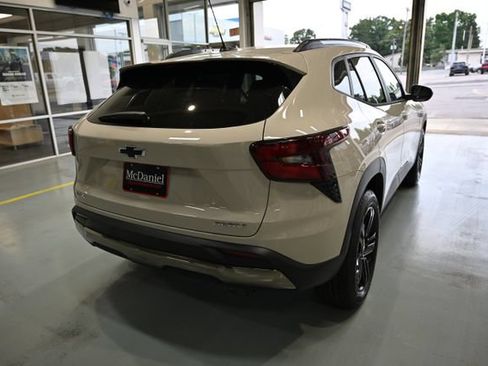 New 2026 Chevrolet Trax ACTIV w/ Sunroof Package FWD image 5