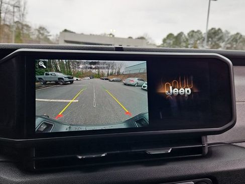 Used 2024 Jeep Gladiator Sport image 18