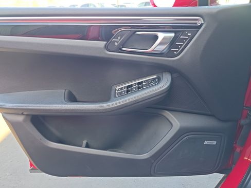 Certified 2024 Porsche Macan AWD image 18
